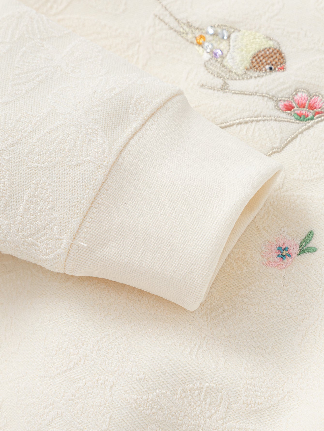 Pulovër Bird & Blossom – Krem 🐦