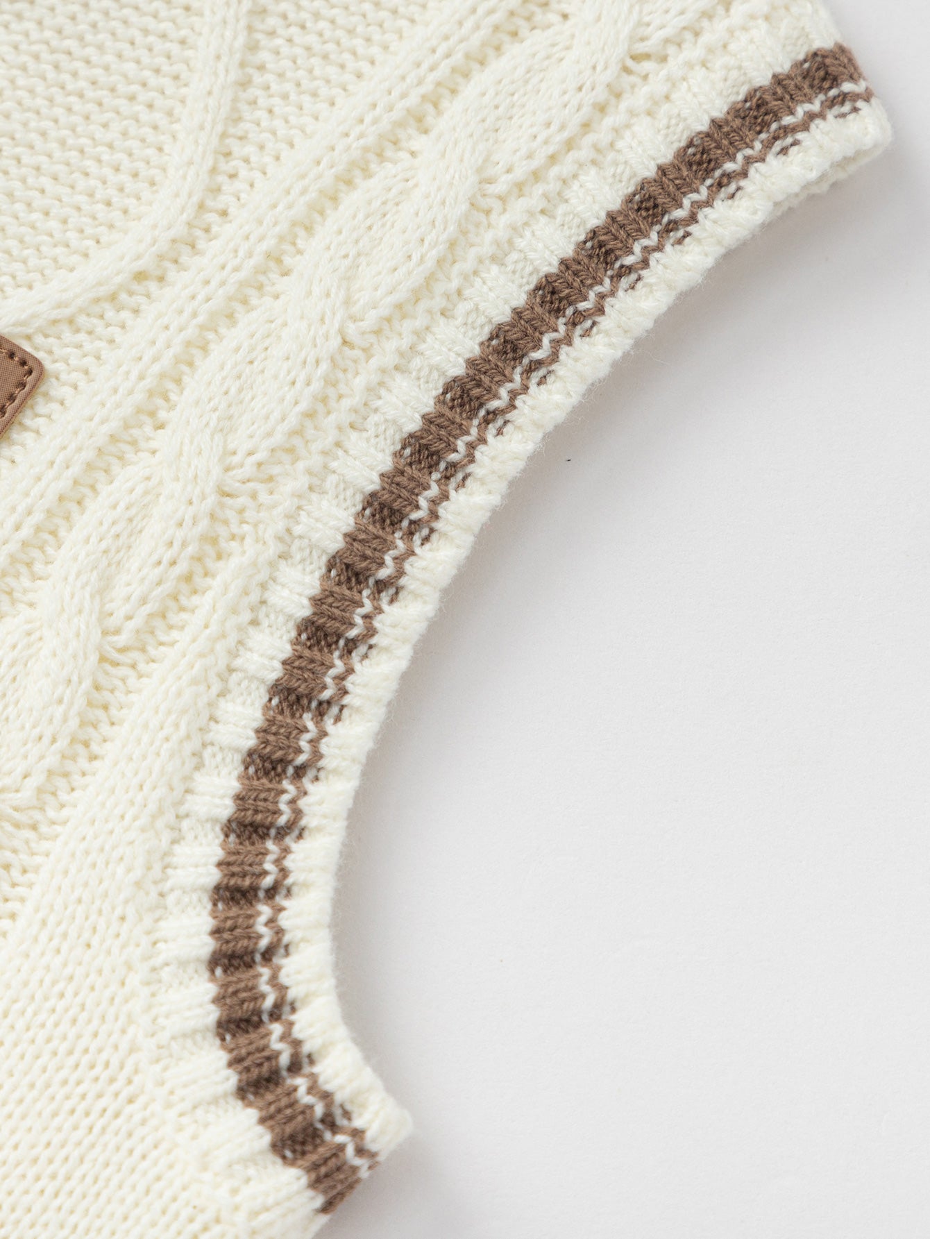 Jelek Cocoa Trim Cable Vest 🤎