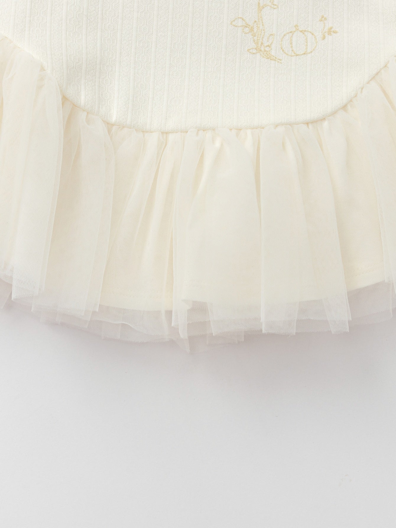 Pulovër Dreamy Tulle Hem ✨🤍