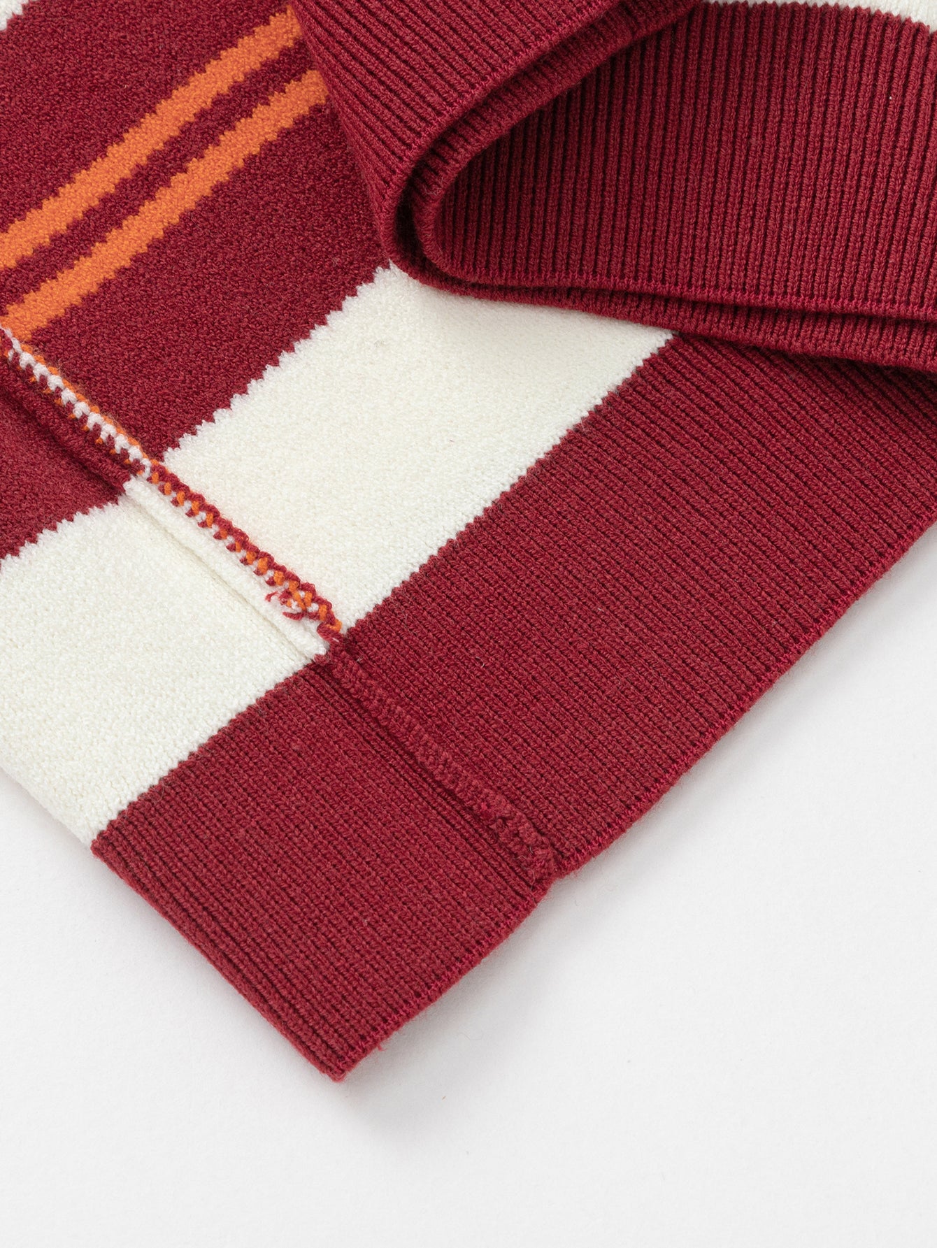 Pulovër Striped Knit – Cherry & Cream 🍒