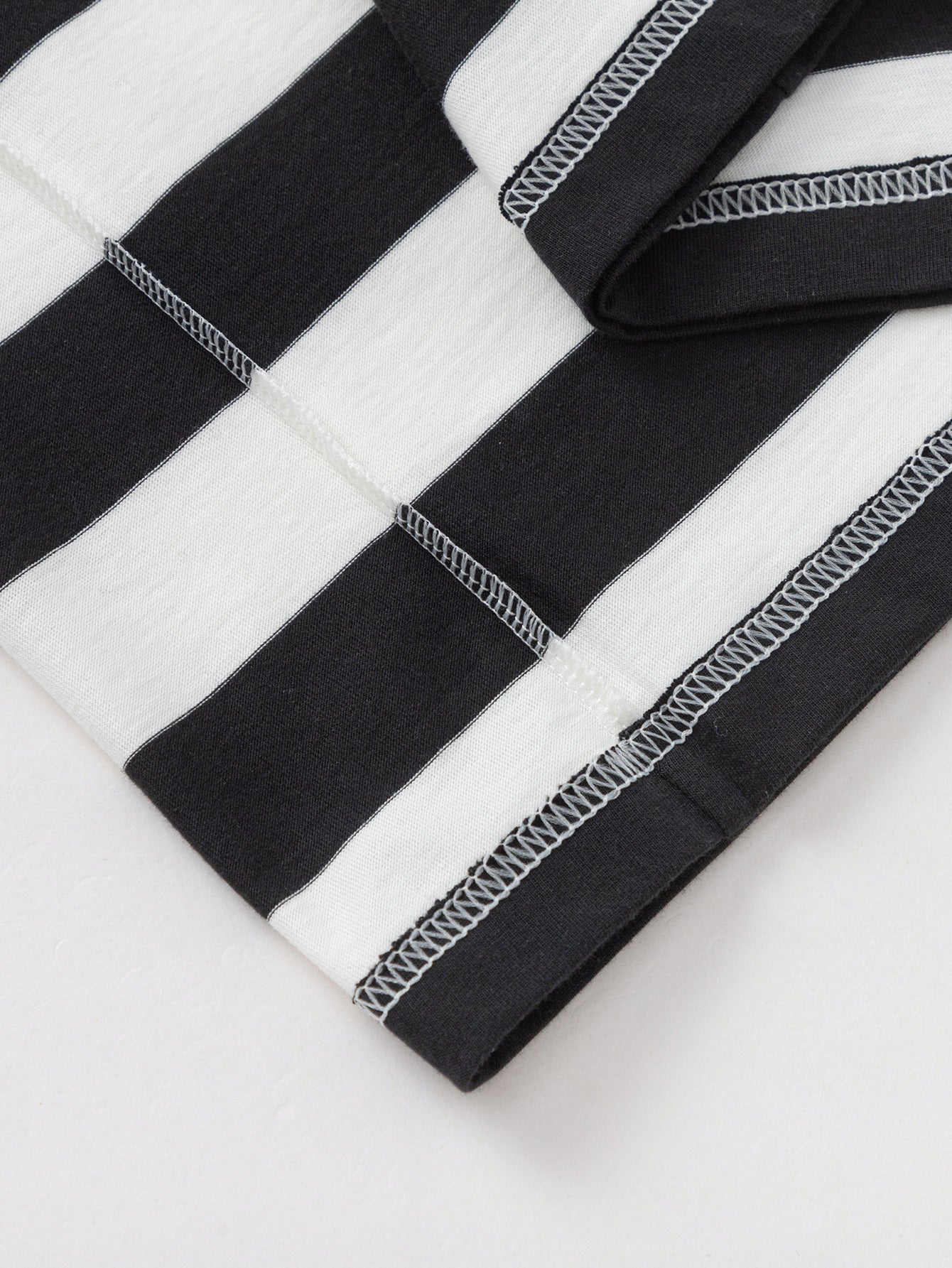 Bluzë Bold Striped Pocket 🖤