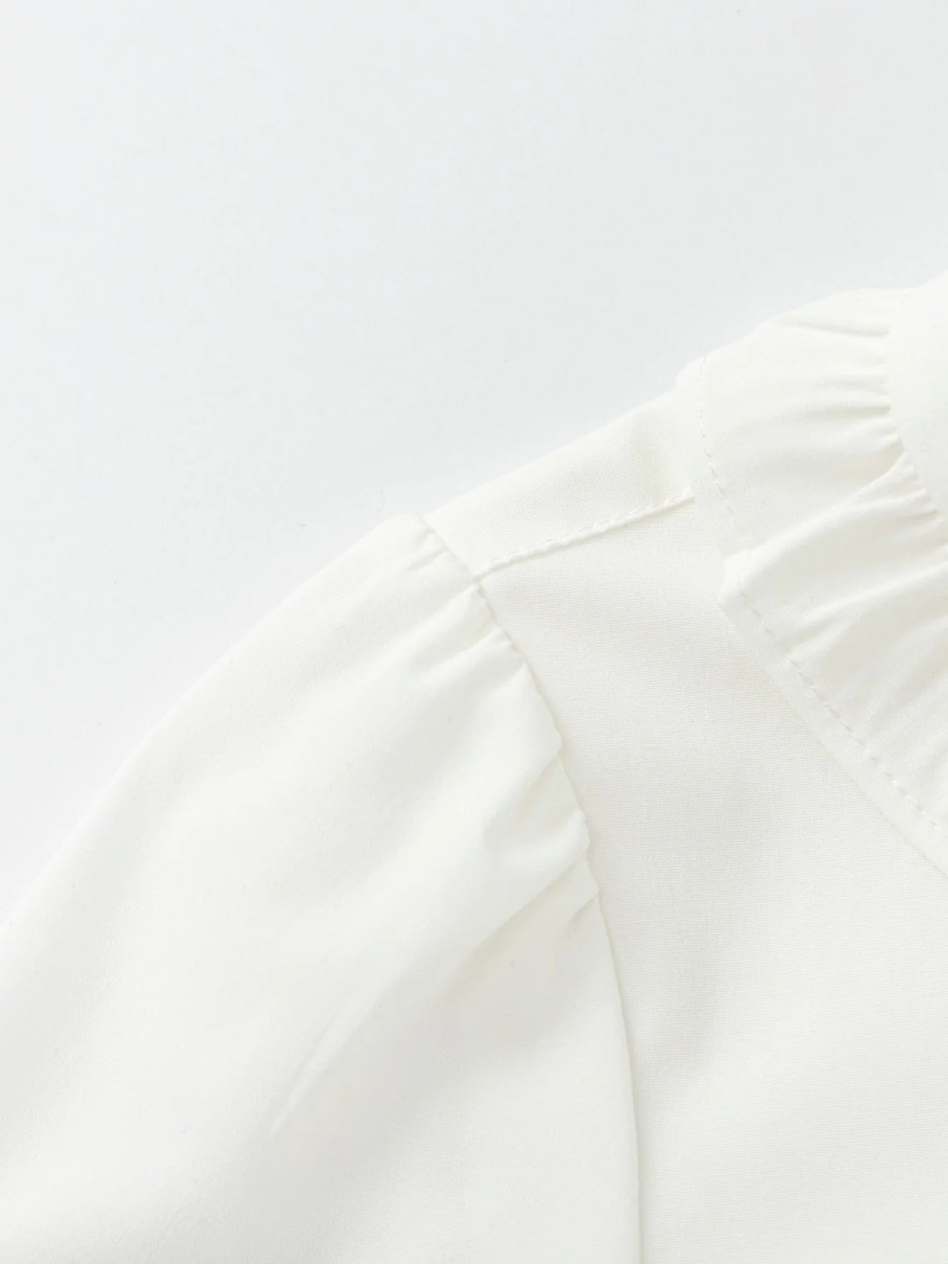 Këmishë Ruffle Collar 🤍