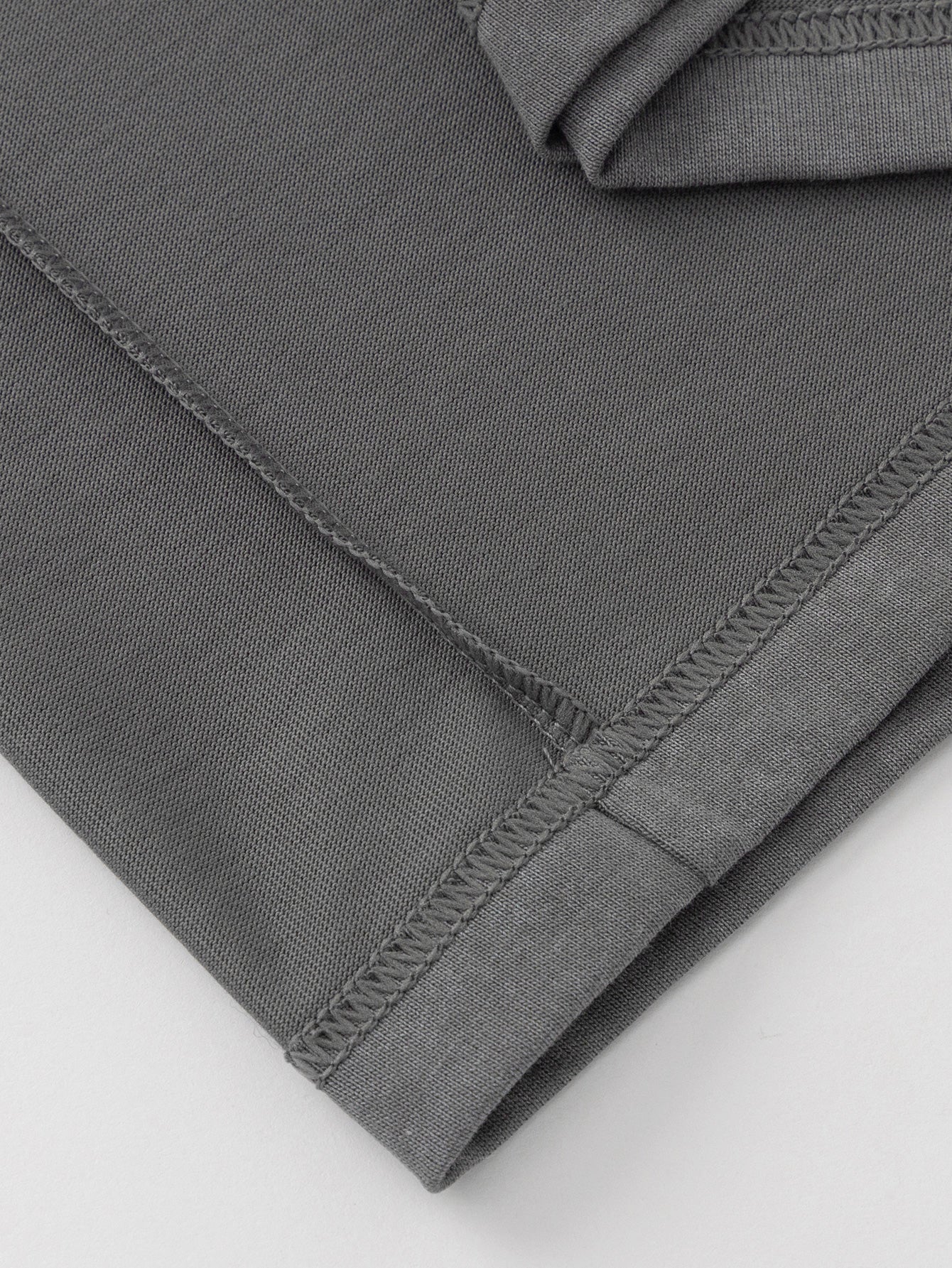 Bluzë Charcoal Dreamer Graphic 🌙