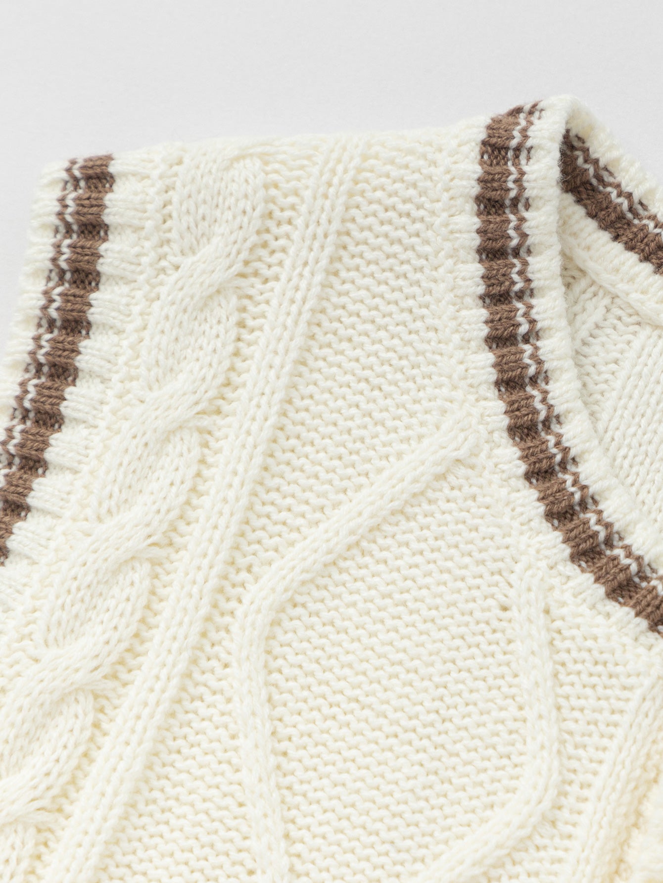 Jelek Cocoa Trim Cable Vest 🤎