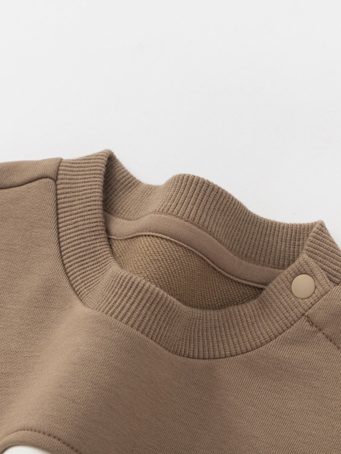 Pulovër Sky Adventure Raglan ✈️🤎