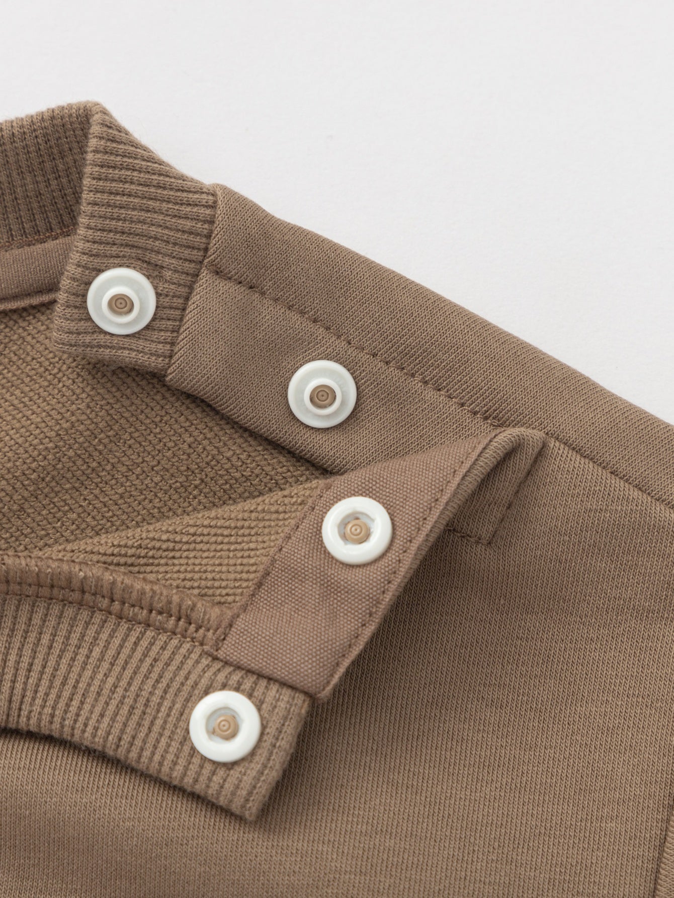 Pulovër Sky Adventure Raglan ✈️🤎