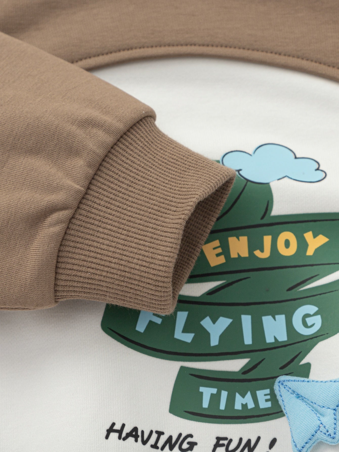 Pulovër Sky Adventure Raglan ✈️🤎