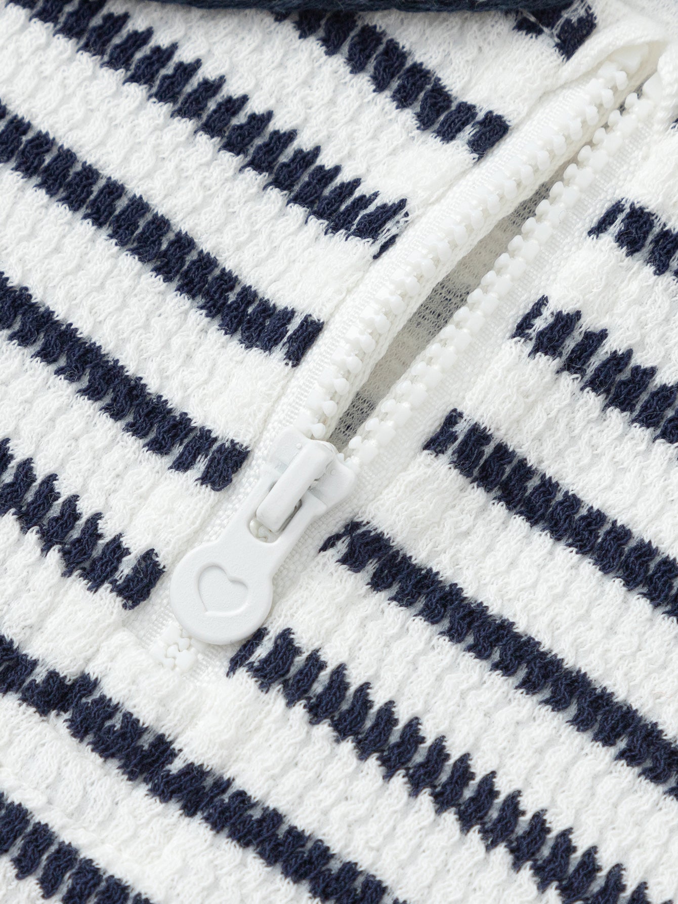 Pulovër Playful Stripes – Miiiiichan🤍