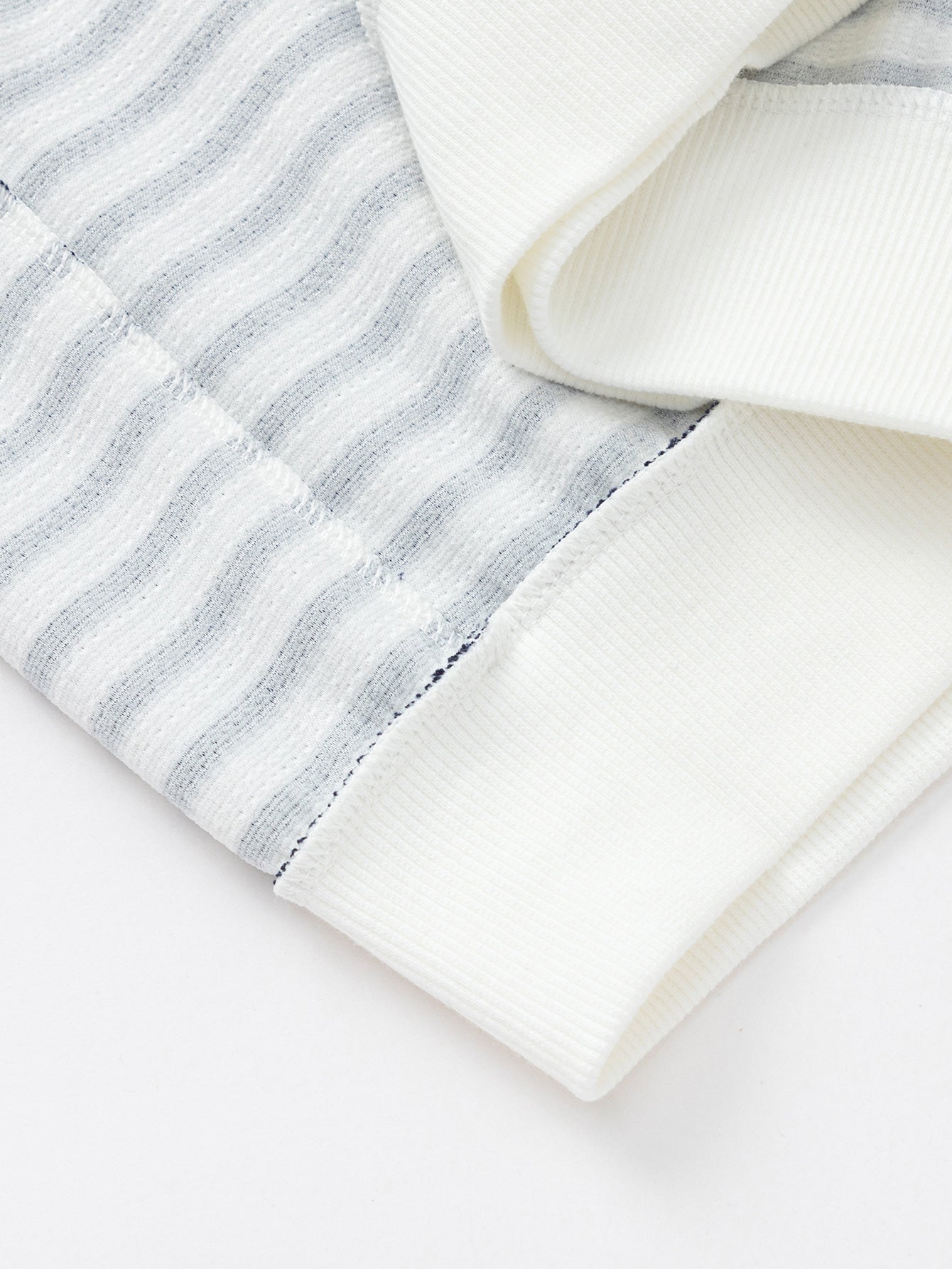 Pulovër Playful Stripes – Miiiiichan🤍