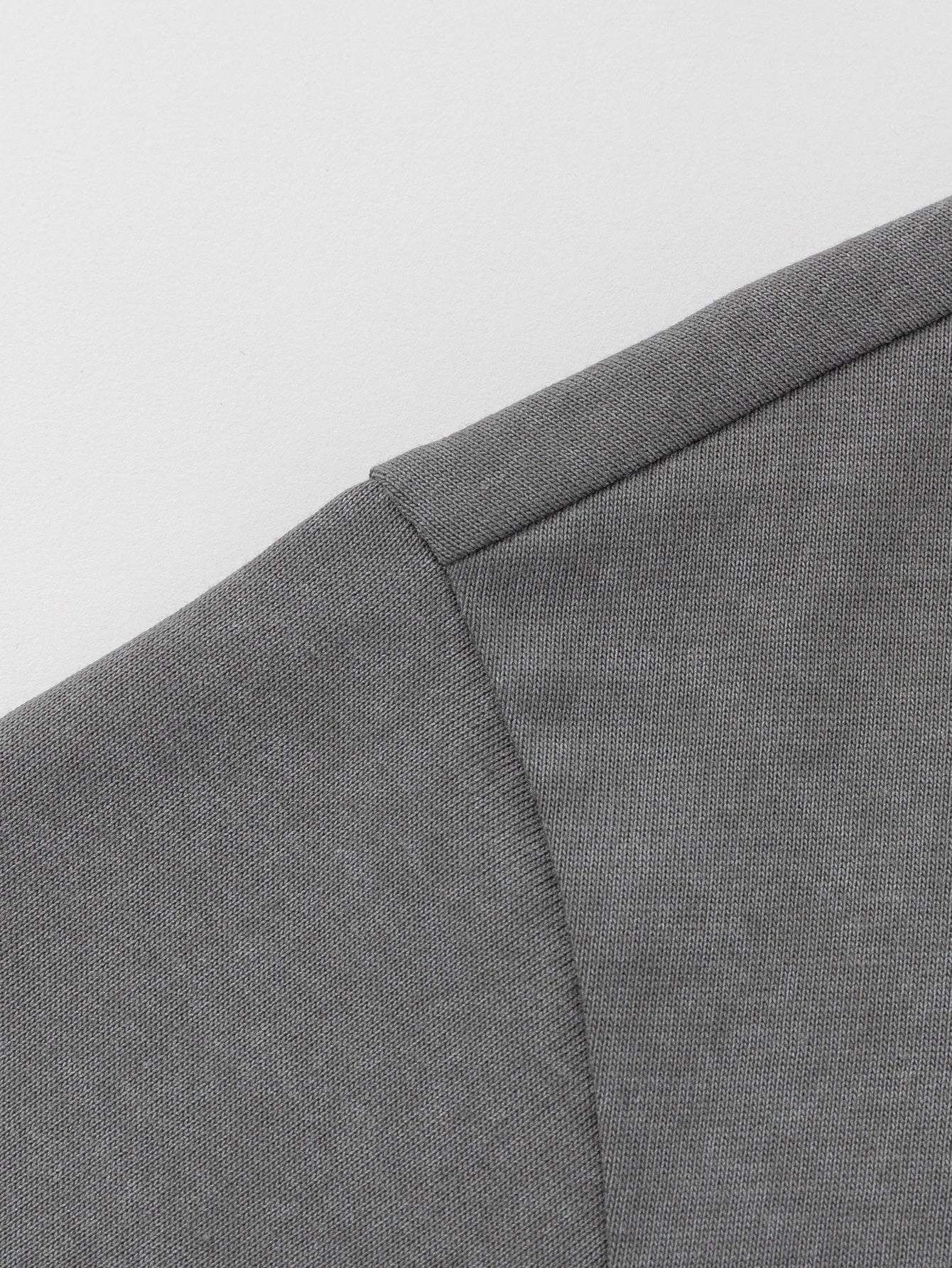 Bluzë Charcoal Dreamer Graphic 🌙