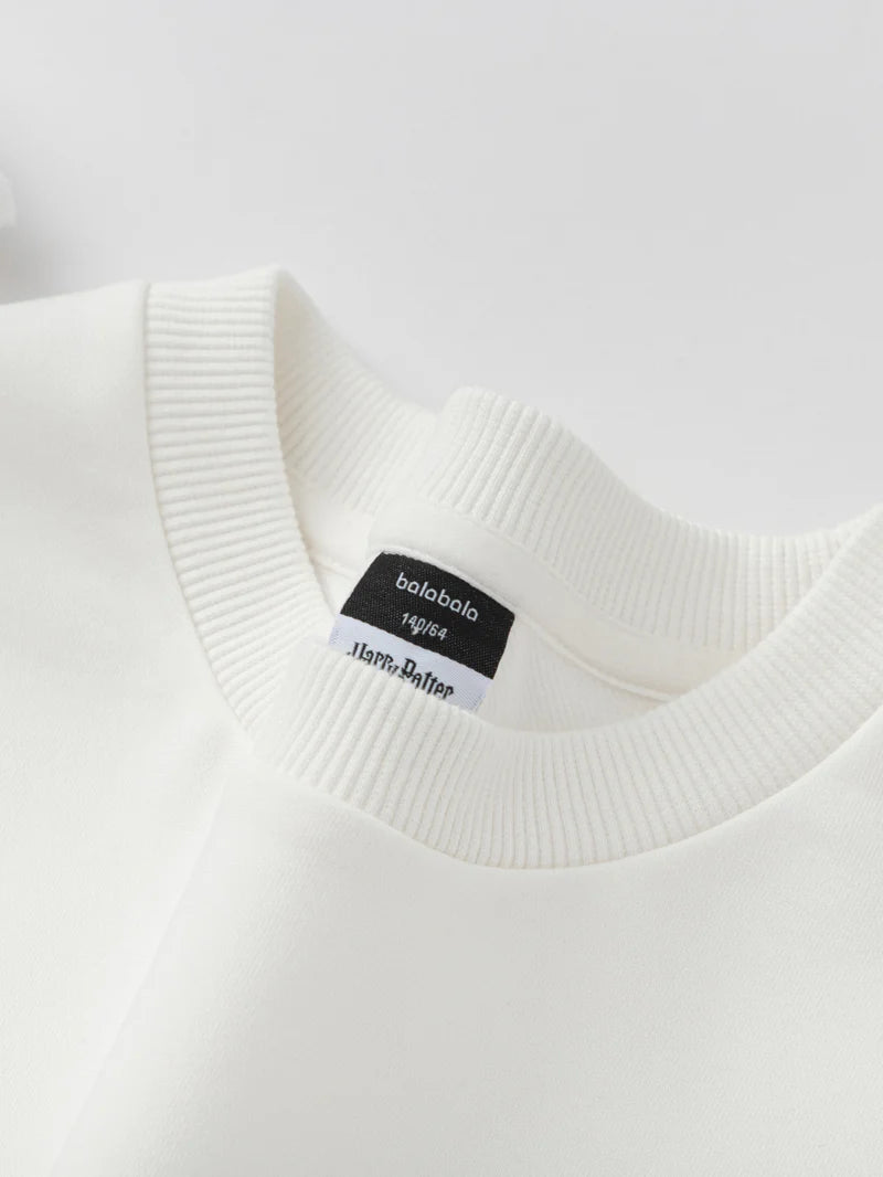 Pulovër Bookish Dreams 🤍