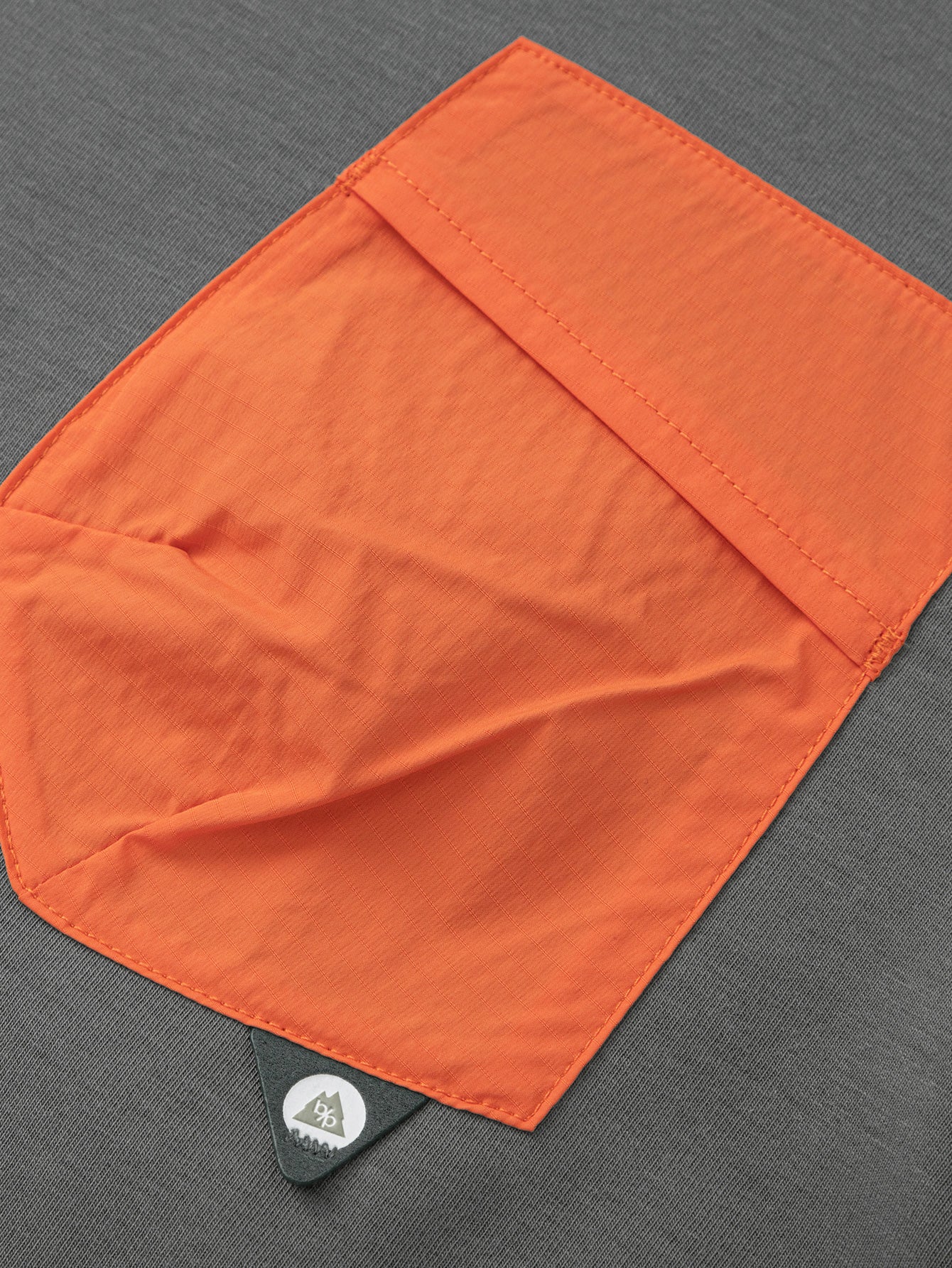 Pulovër Slate Pop-Pocket 🧡
